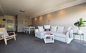 Extra Large 2 Bedroom Apartment In Melbournes Southbank